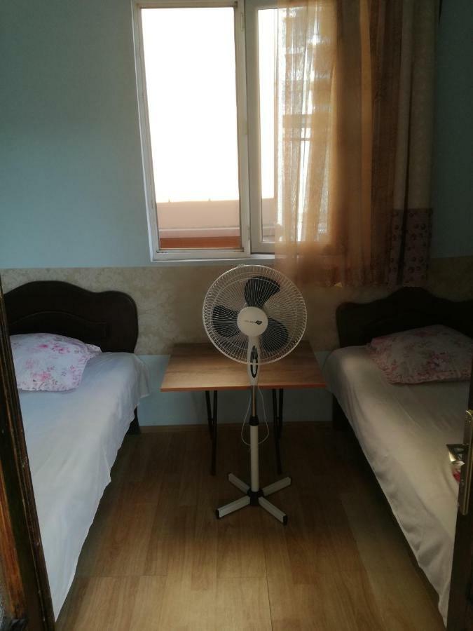 Guest House Nino Batumi Exterior foto